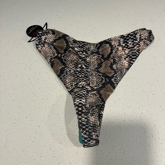 Hot Miami Styles BROWN SNAKE PRINT ONE SHOULDER JEWELED SCRUNCH BUTT BIKINI  S - Picture 4 of 6